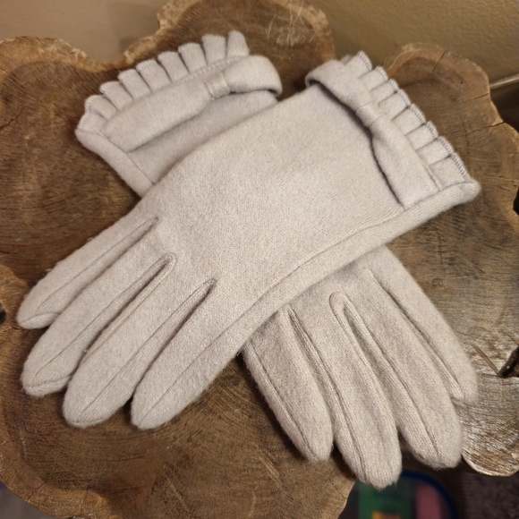 Soft ruffle gloves - Picture 6 of 8